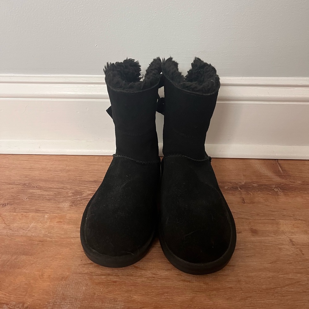 Black Koolaburra by UGG- Sherpa Lined Boots- size 2 girls